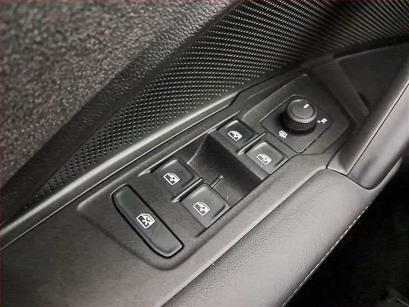Volkswagen Tiguan (2024) 1.5 eTSI - fotka 16 z 20