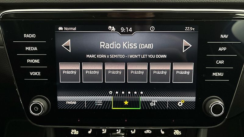 Škoda Superb 2.0 TDI DSG Style Combi - fotka 11 z 28