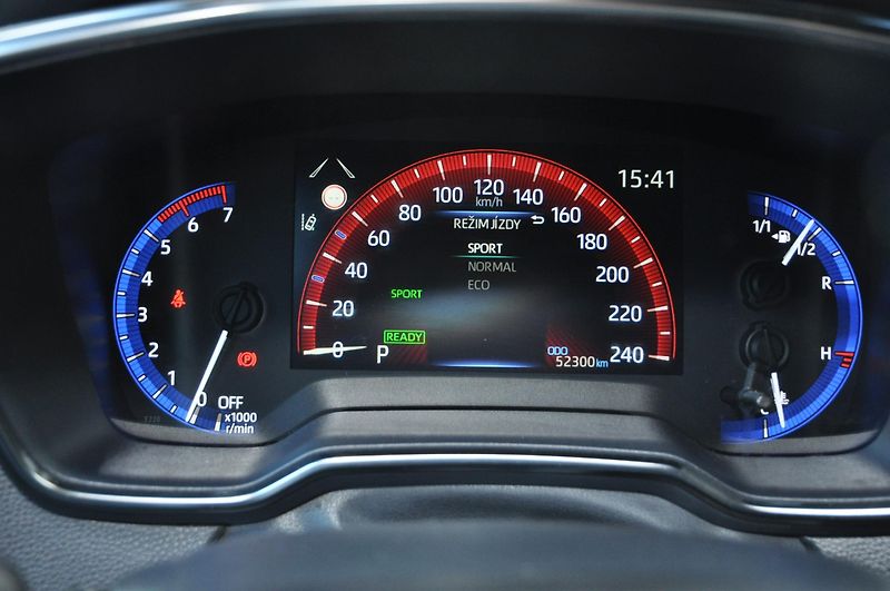 Toyota Corolla 1.8 Hybrid 72kW KOMBI - fotka 14 z 18