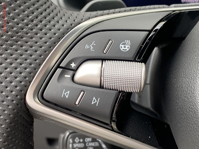 Škoda Karoq (2025) 2.0 TDi 4X4, 1.maj,ČR - fotka 14 z 22