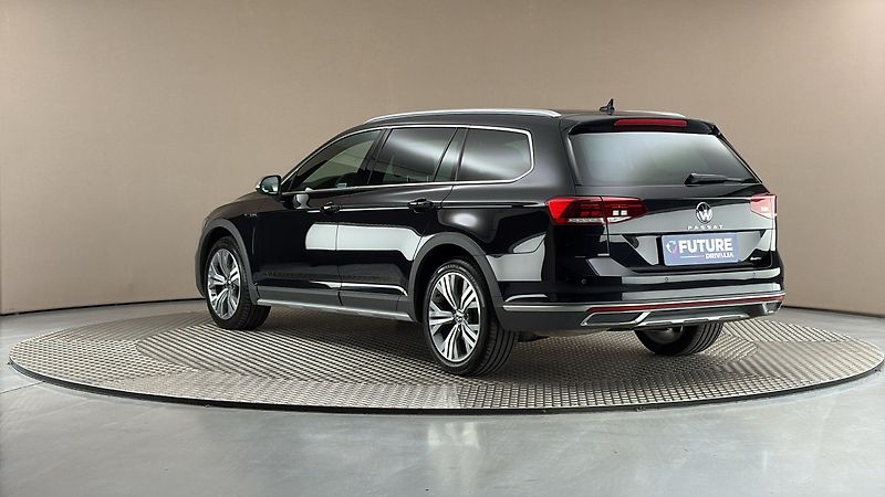 Volkswagen Passat 2.0 TDI DSG 4MOTION Alltrack - fotka 2 z 31