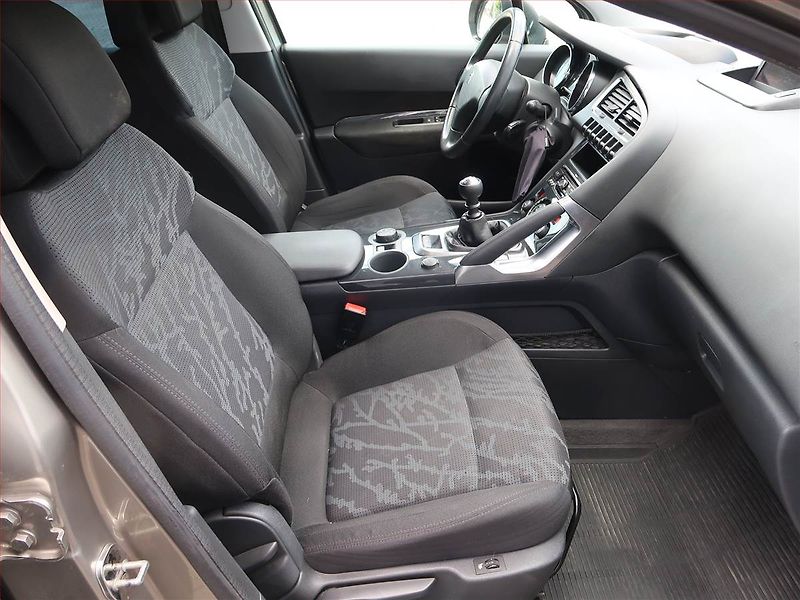 Peugeot 3008 (2011) 1.6 HDi, Navi, Tempomat - fotka 9 z 18