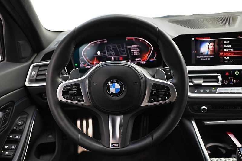 BMW Řada 3 320d xDrive Touring - fotka 12 z 14