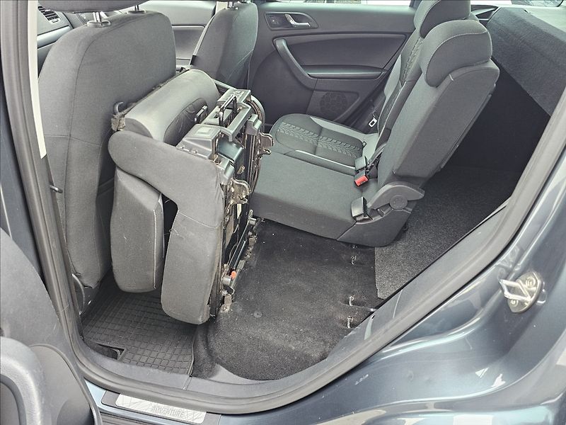 Škoda Yeti 1,4 TSi 90KW Adventure NAVI TZ - fotka 25 z 44