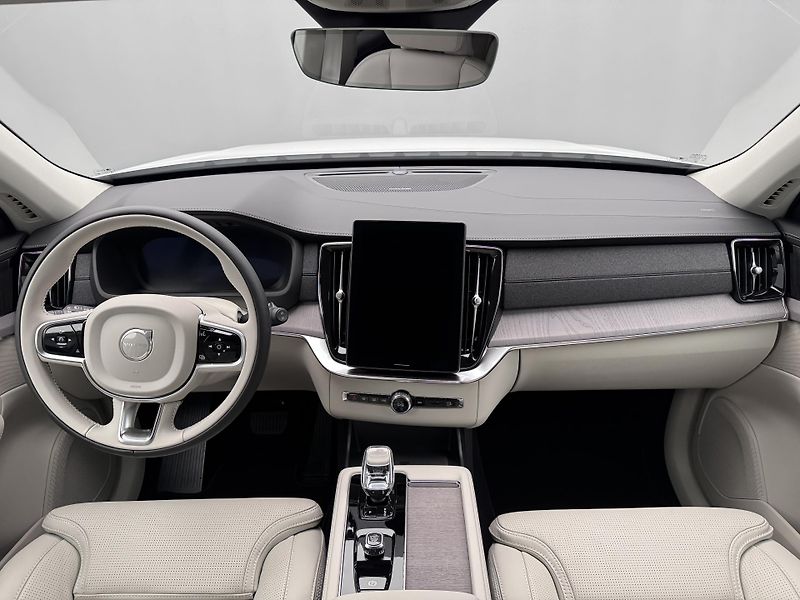 Volvo XC90 (2026) B5 AWD AUT DARK PLUS 7míst - fotka 2 z 26