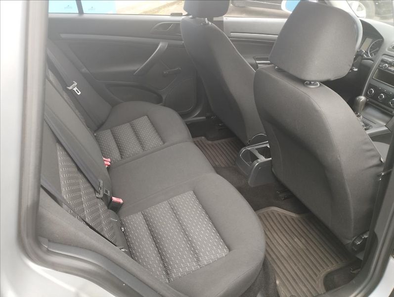 Škoda Octavia 1,6 TDi 77KW - fotka 9 z 15