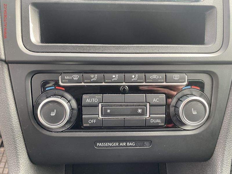 Volkswagen Golf (2010) 1.4TSi, AC, výhřev sed. - fotka 16 z 20