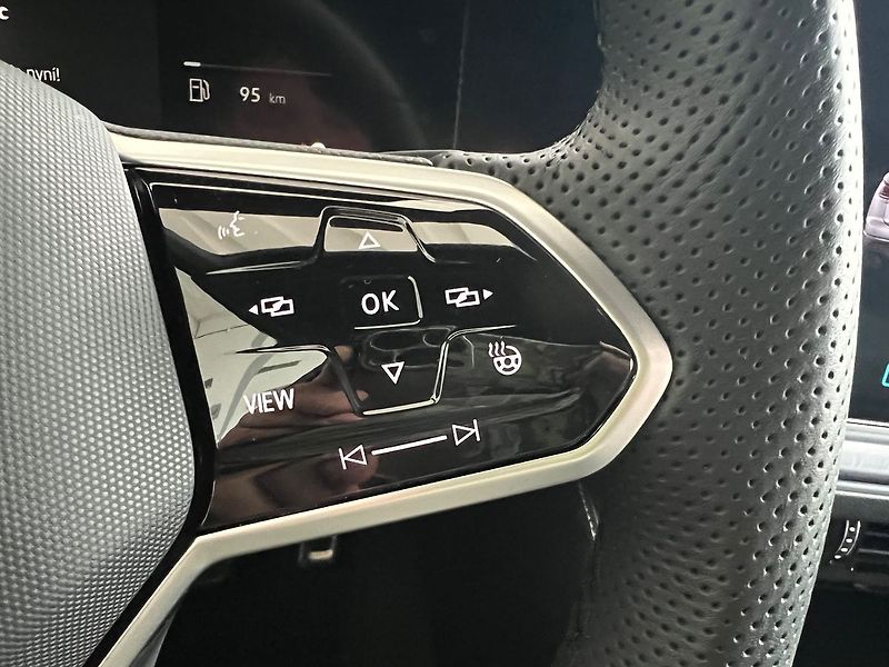 Volkswagen Touareg R-line 3,0TDI 210kW - fotka 6 z 22