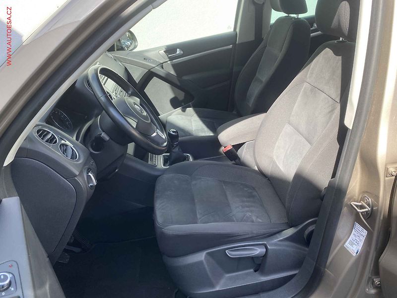 Volkswagen Tiguan (2012) 2.0 TDi, Sport&Style, park. - fotka 9 z 16