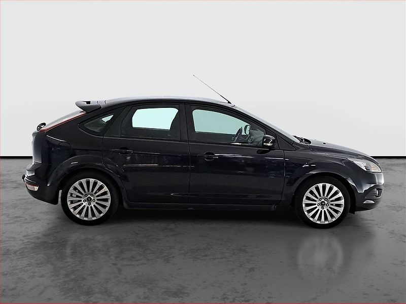 Ford Focus (2010) 1.8 16V, po STK, Tažné - fotka 6 z 14