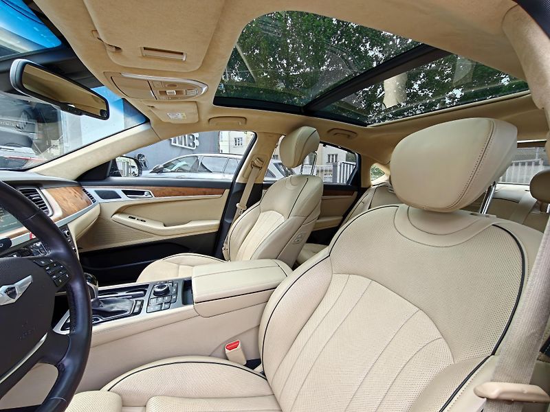 Hyundai Genesis V6 GDi 3,8 HTrac CZ,1 maj - fotka 15 z 37