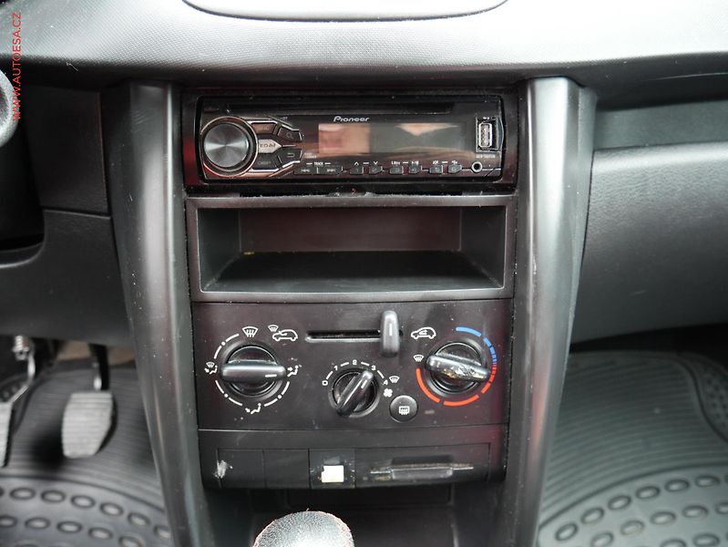 Peugeot 207 (2007) 1.4i, ČR - fotka 13 z 15
