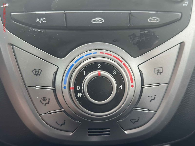 Hyundai ix20 (2012) 1.4i, ČR, Klima - fotka 15 z 18