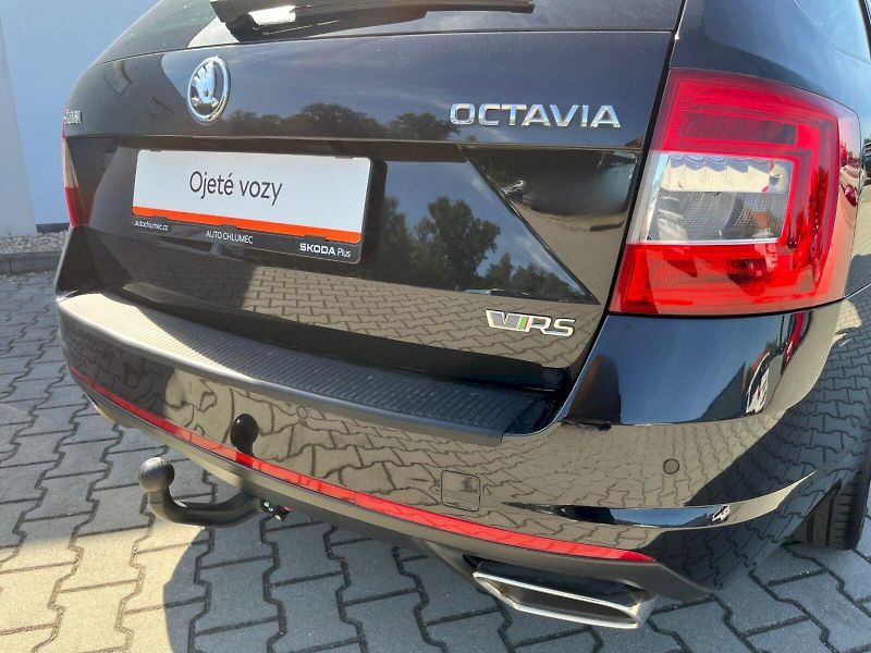 Škoda Octavia (2016) Combi 2.0 TDI RS - fotka 18 z 23