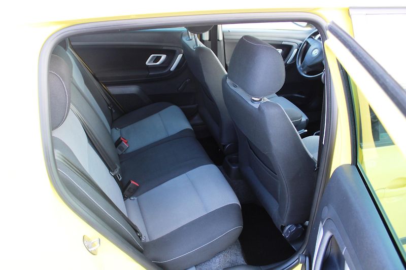 Škoda Fabia (2008) 1,4i 16V SPORT KLIMA EL.OKNA - fotka 12 z 16