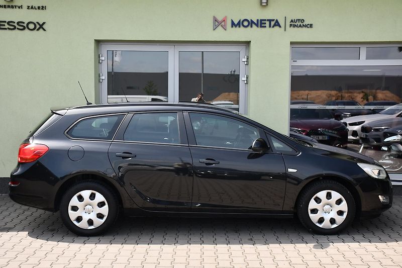 Opel Astra 1.7CDTi SPORTS TOURER - fotka 12 z 31