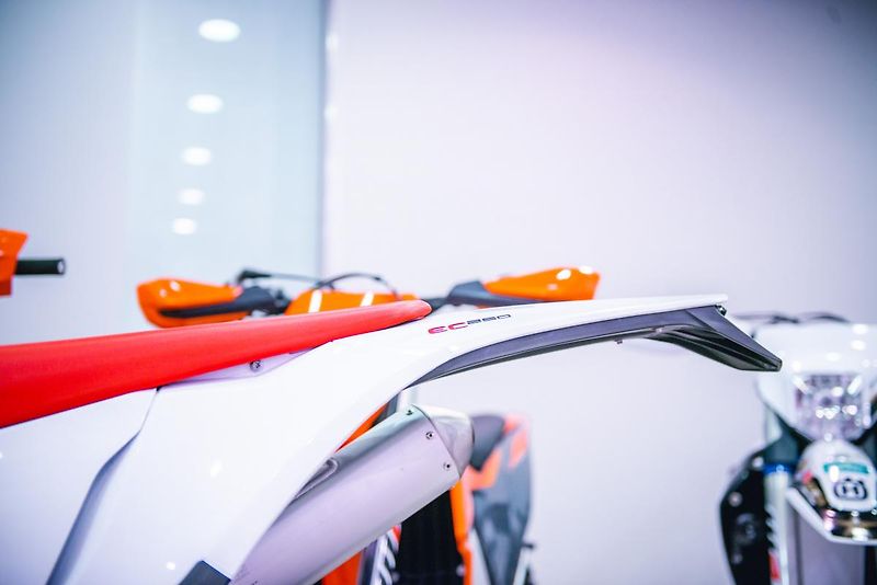 GASGAS EC 250 Racing (2022) EC 250 TPI 2T - fotka 20 z 49