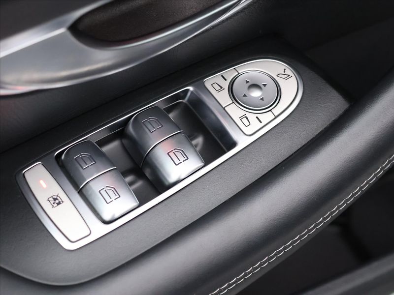 Mercedes-Benz Třídy E 3,0 53 320kW AMG 4Matic+ DPH - fotka 20 z 53