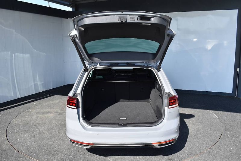 Volkswagen Passat Variant (2023) 2.0TDI 110kW DSG, LED,CZ - fotka 10 z 23