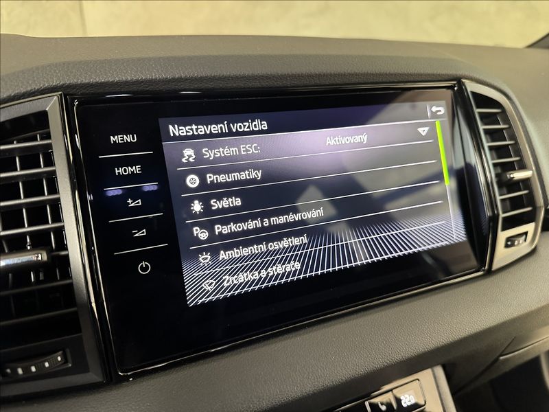 Škoda Karoq 2,0 TDi  DSG 4x4 Sportline LED - fotka 26 z 44