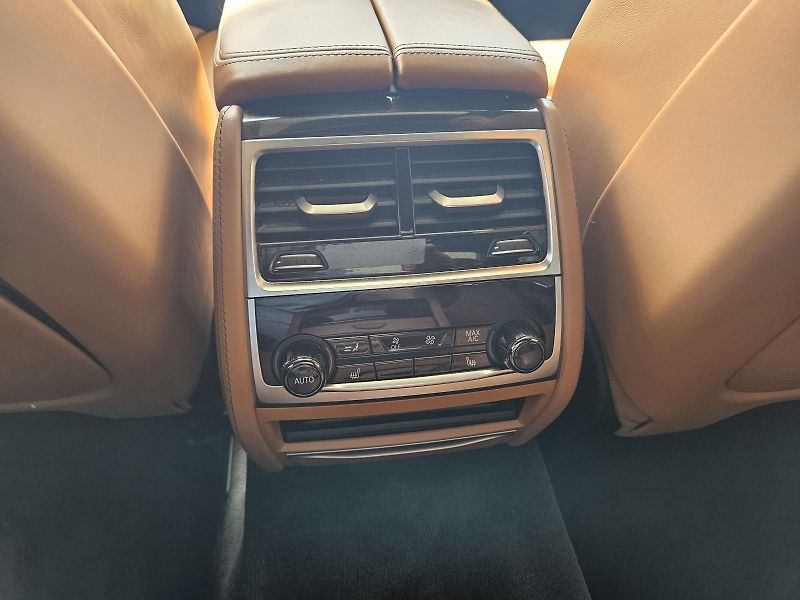 BMW Řada 7 (2016) 740Ld xDrive - fotka 17 z 18