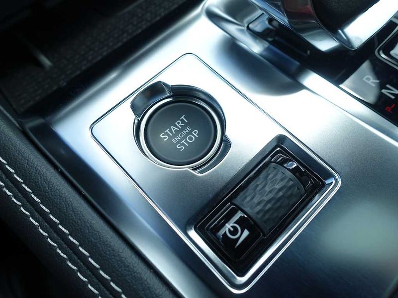 Jaguar F-Pace 2,0 R-Dynamic SE D200 4x4 - fotka 32 z 43