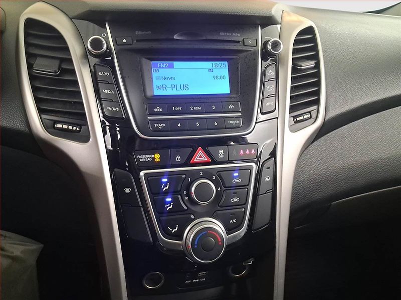 Hyundai i30 (2016) 1.6 GDI, ČR,1.maj, Tempomat - fotka 12 z 16