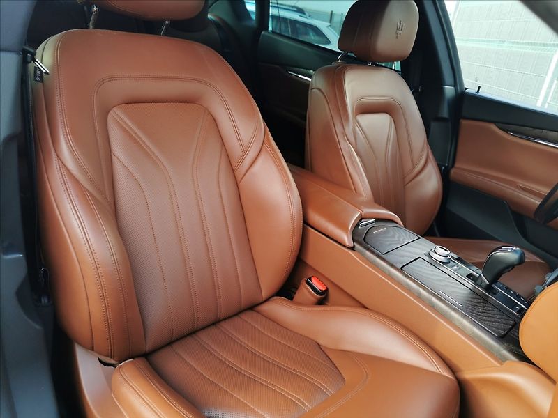 Maserati Quattroporte 3.0 V6 GranLusso - fotka 23 z 27