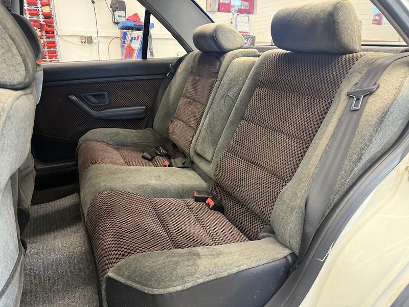 Peugeot 405 Mi16X4  - fotka 15 z 16