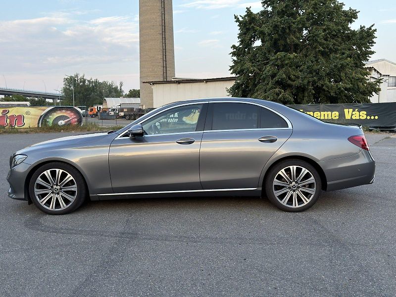 Mercedes-Benz Třídy E (2018) ODPOČTOVÝ Mercedes-Benz E 220d - fotka 2 z 15