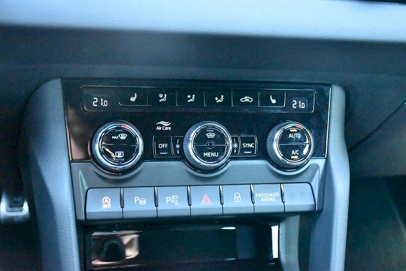 Škoda Karoq (2025) Sportline 2.0 TDI 110kW - fotka 21 z 34