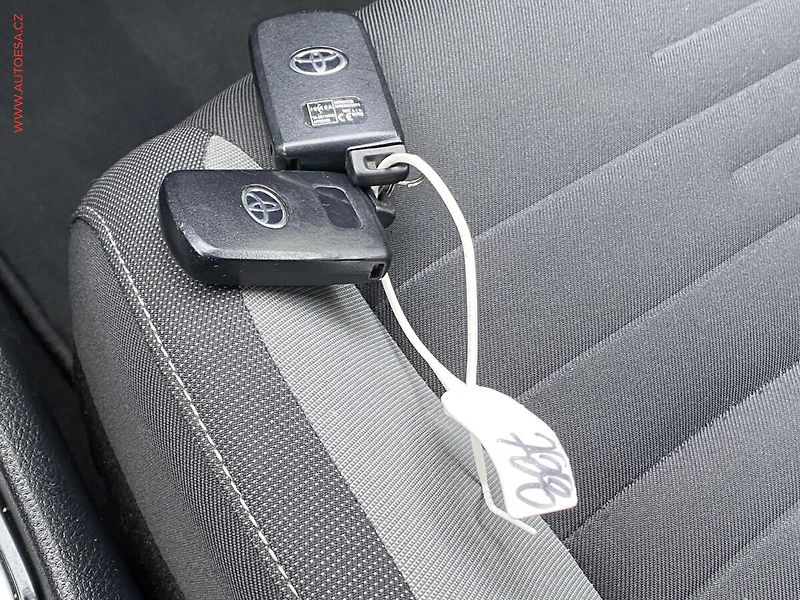 Toyota Auris (2015) 1.2T, Comfort, TZ, kamera - fotka 18 z 18