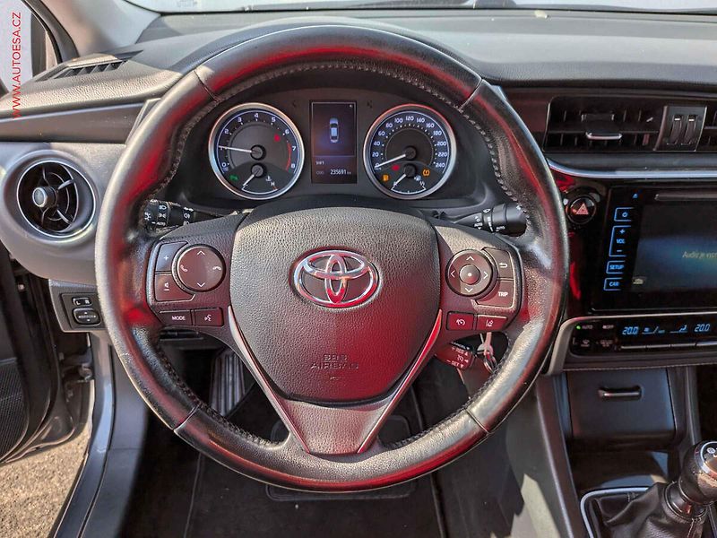 Toyota Corolla (2016) 1.6VVT-i, ČR, STK9/28 - fotka 13 z 14