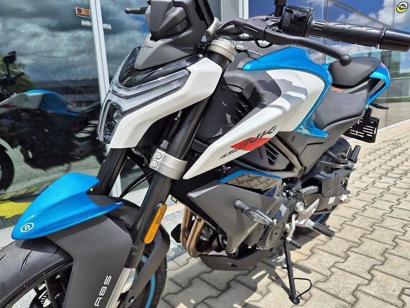 CFMOTO 450 NK (2026) E5+ - fotka 11 z 19