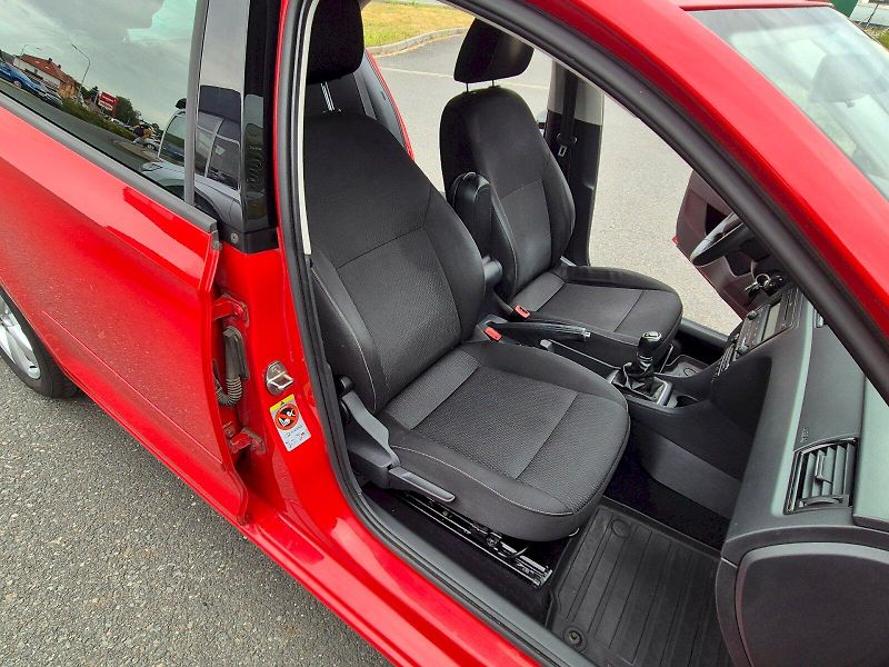 Škoda Rapid (2013) Ambition 1.2 TSI 63 kW 5°manuá - fotka 16 z 27