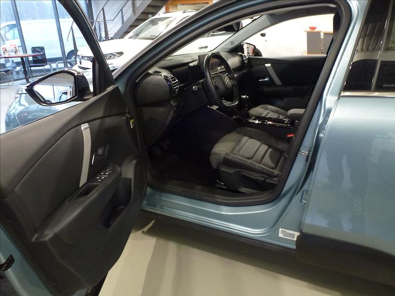 Citroën C4 1,2 Pure Tech 130 Shine MAN6 - fotka 12 z 17