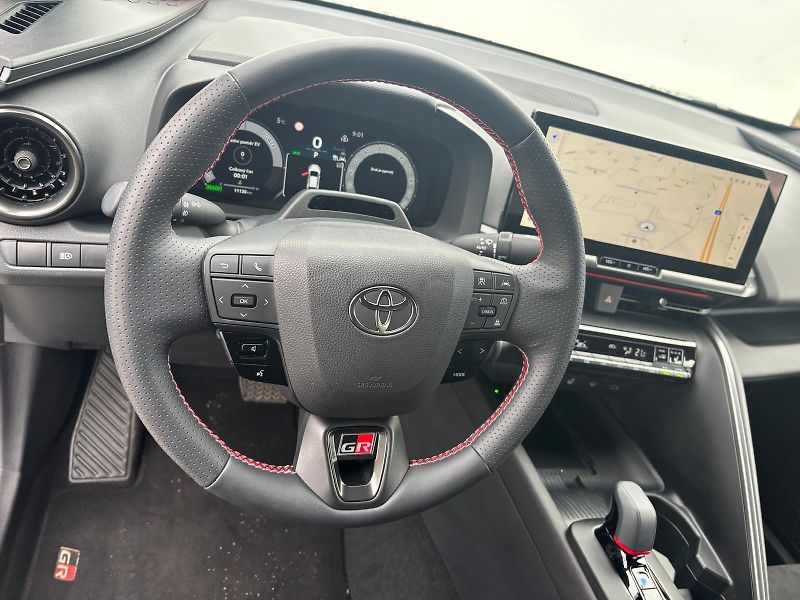 Toyota C-HR 2,0 HEV e-CVT GR Sport - fotka 14 z 30