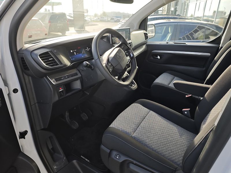 Toyota ProAce Verso (2024) 2.0D - 6 MT 144 L1 Family 8s - fotka 10 z 13