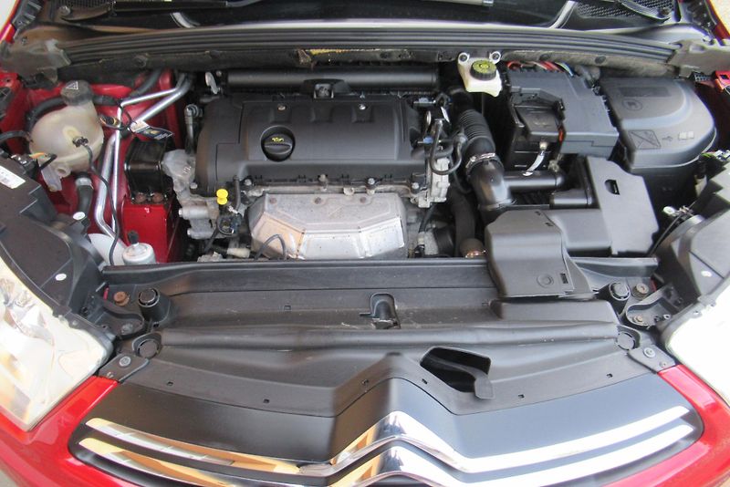 Citroën C4 1.6 VTi KLIMA TAŽNÉ 1.MAJITEL - fotka 20 z 21