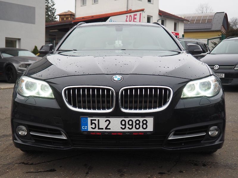 BMW Řada 5 (2014) 3.0D xDrive, Headup display - fotka 6 z 37
