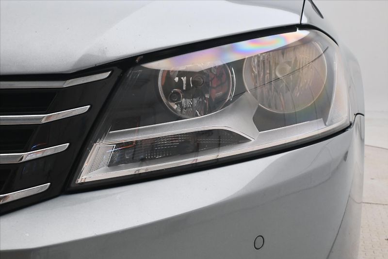 Volkswagen Passat 2,0 TDI 103kW DSG Nová STK - fotka 27 z 29
