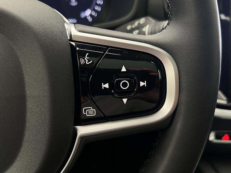 Volvo V60 B4 DARK PLUS AUT - fotka 26 z 46