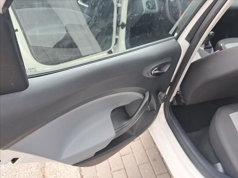 Seat Ibiza 1,2 i - fotka 30 z 41