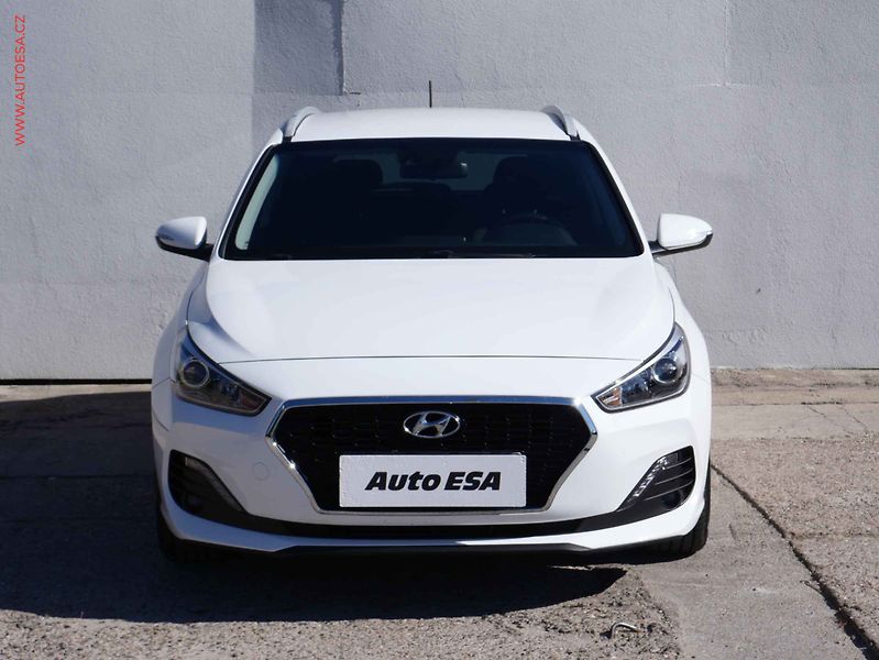 Hyundai i30 (2019) 1.4 T-GDI, ČR, AC, temp - fotka 2 z 14