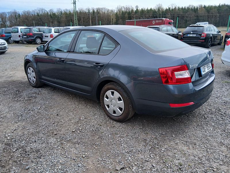 Škoda Octavia 1.2 TSI, 99tis km najeto - fotka 14 z 32