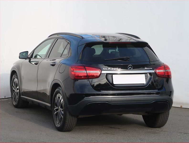 Mercedes-Benz GLA (2017) 220 d 4MATIC, 4X4 - fotka 4 z 25
