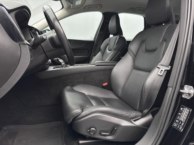 Volvo XC60 D4 AWD MOMENTUM CZ 1.maj - fotka 3 z 39