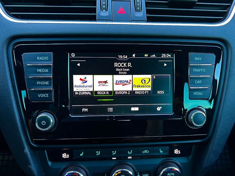Škoda Octavia 1,6 TDi 81kW STYLE-KAMERA.P - fotka 32 z 42