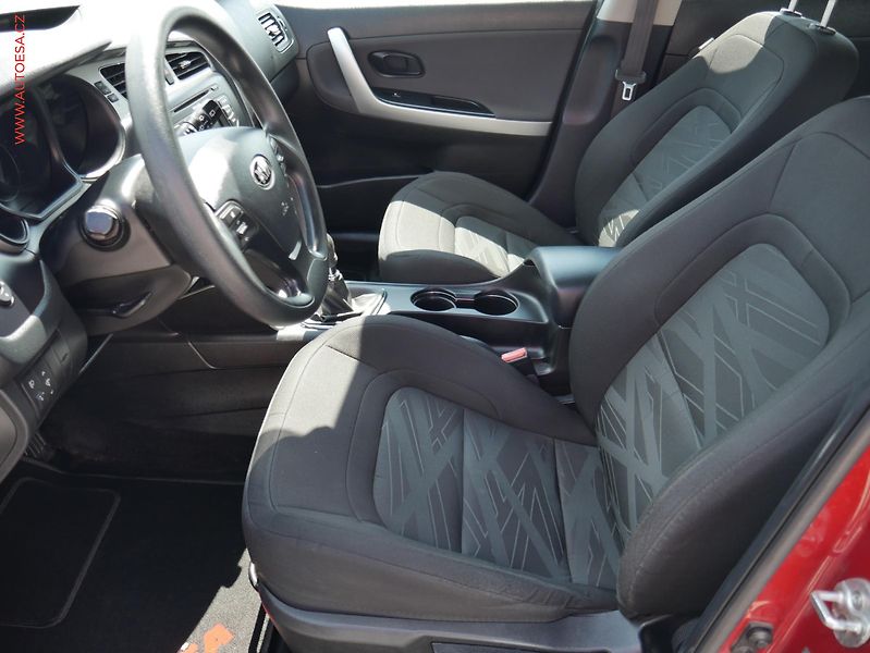 Kia Ceed (2014) 1.4i, 1.maj,ČR, AC - fotka 9 z 19