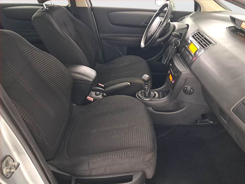 Citroën C4 (2009) 2.0 HDI, Tažné, zamluveno - fotka 9 z 18
